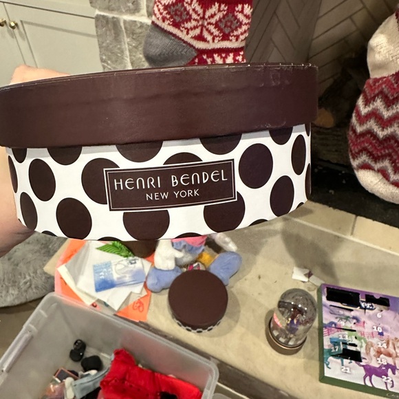 Discontinued Henri bendel ornaments. Shopping bag, champagne and gift box. - Picture 3 of 3